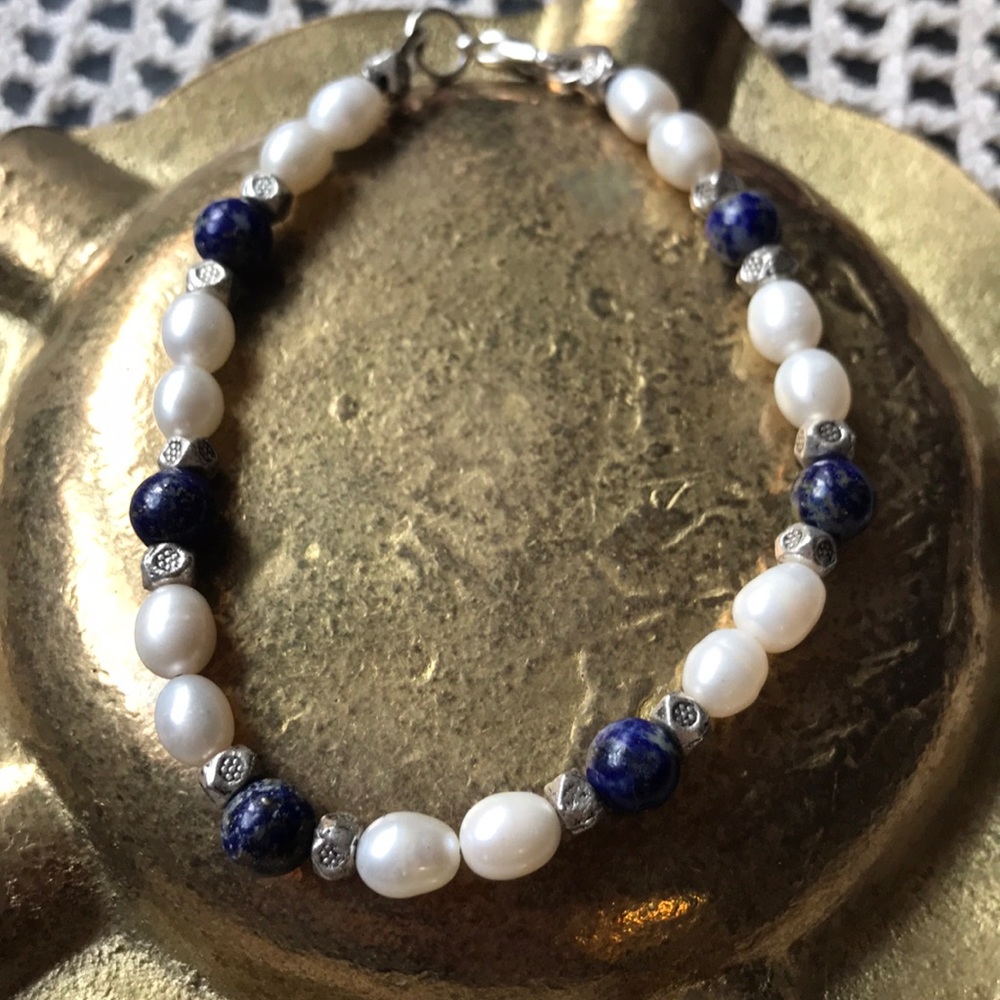 Freshwater pearl and lapis bracelet